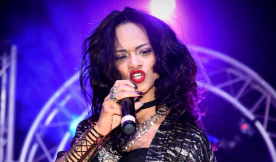 Rihanna et Mike Brant au même endroit, comme si c'était les vrais !