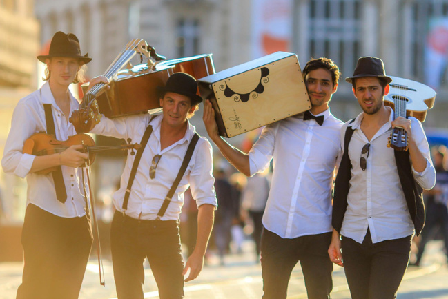 Profitez des douces soirées d'été avec le festival autour des lavoirs à Sainte-Tulle. Profitez des douces soirées d'été avec le festival autour des lavoirs à Sainte-Tulle.