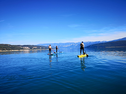 Des tours de paddle au lac des Vannades pour le Téléthon