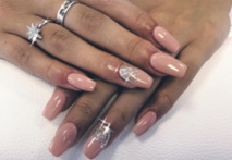 Les extensions de cil et ongles en gel chez Lun'Eyes à la Brillanne