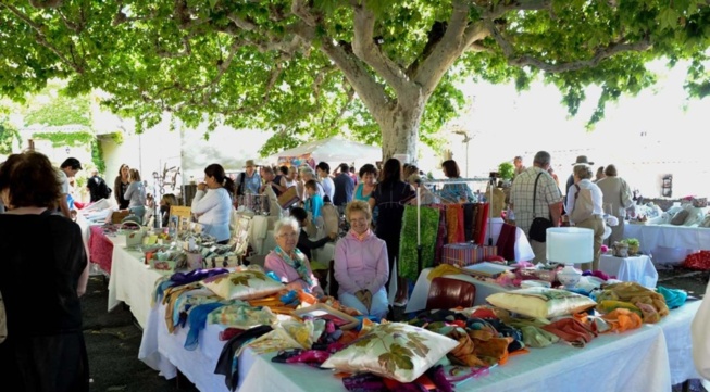 Marché des créateurs Pierrevert Dimanche 26 mai 2013