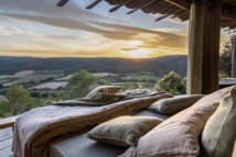 EN AVRIL EVADEZ VOUS CHEZ VOUS! A NEW TRAVEL IN YOUR HOME EN AVRIL EVADEZ VOUS CHEZ VOUS! A NEW TRAVEL IN YOUR HOME