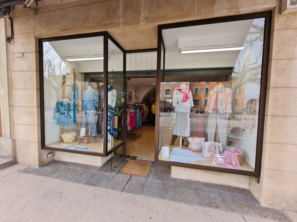 LA BOUTIQUE CAMELIA A MANOSQUE, HABILLE LES FEMMES