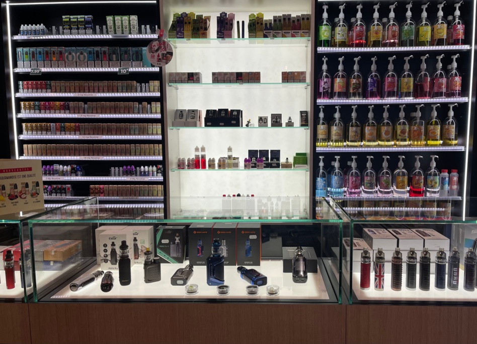 DRUGSTORE AVENUE, CIGARETTES ÉLECTRONIQUES: DU CHOIX ET DES CONSEILS DRUGSTORE AVENUE, CIGARETTES ÉLECTRONIQUES: DU CHOIX ET DES CONSEILS