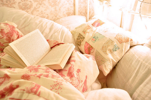 ET SI LE BONHEUR ETAIT DANS UN LIVRE ? ET SI LE BONHEUR ETAIT DANS UN LIVRE ?