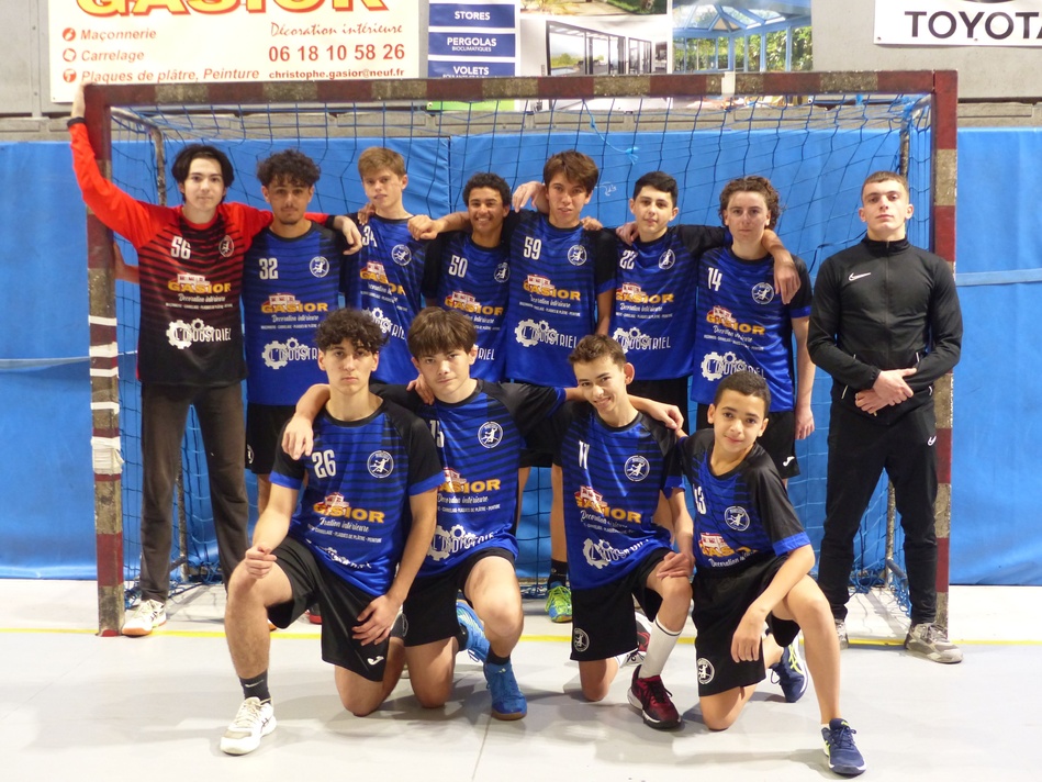 Les jeunes « moins de 17 » de l’EP Manosque Handball : une équipe de copains en plein progrès. Les jeunes « moins de 17 » de l’EP Manosque Handball : une équipe de copains en plein progrès.
