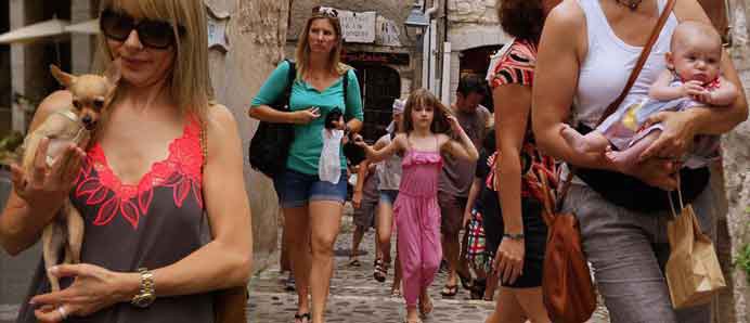 LES EXPOS DE JUILLET  ET D’ AOUT AU CHÂTEAU DE GRÉOUX-LES-BAINS LES EXPOS DE JUILLET  ET D’ AOUT AU CHÂTEAU DE GRÉOUX-LES-BAINS