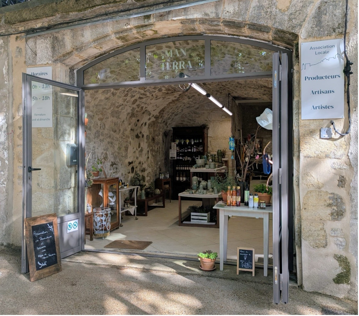 MAN TÈRRA : boutique de producteurs, artisans et  artistes du 04 à Forcalquier